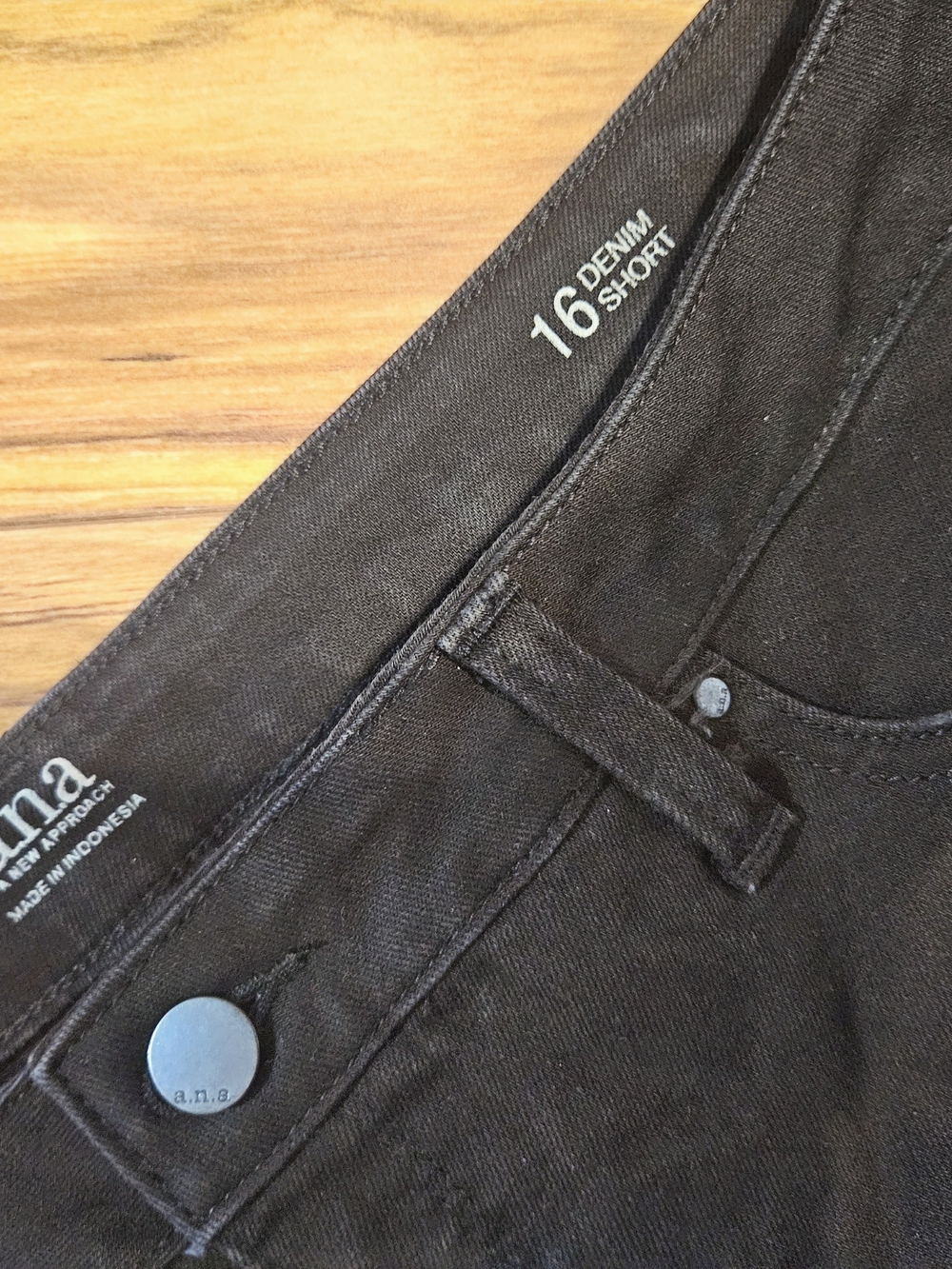 a.n.a Black Women's Denim Jean Shorts - Picture 2 of 5